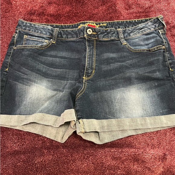 Arizona Jean Company Pants - Gently loved Juniors Arizona Jean shorts
